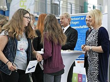 19 der Aussteller der Gewerbeschau in Marktleugst boten am Samstag auch spezielle Informationen und Kontakte für angehende Auszubildende an. Foto: Klaus Klaschka
