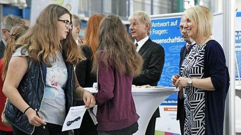 19 der Aussteller der Gewerbeschau in Marktleugst boten am Samstag auch spezielle Informationen und Kontakte für angehende Auszubildende an. Foto: Klaus Klaschka