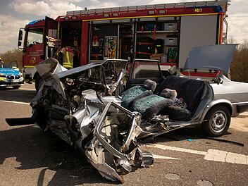 Schwerer Verkehrsunfall auf der B470: Zwei Personen verletzt