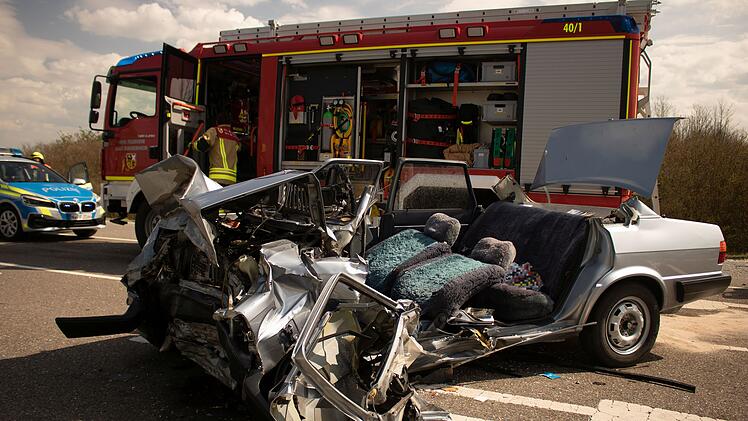 Schwerer Verkehrsunfall auf der B470: Zwei Personen verletzt