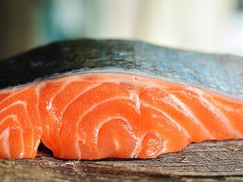 Gefährliche Bakterien entdeckt - Hersteller ruft Lachs zurück