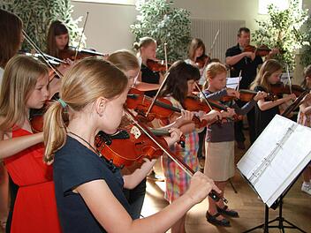 Die Nachwuchsstreicher und die fortgeschrittenen Schüler aus der Klasse von Albert Hubert überzeugten mit Können. Fotos: Sonja Adam