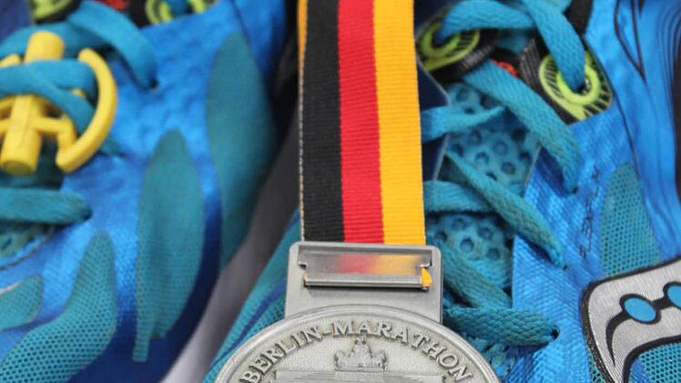Zum 15. Mal lief Andreas Hügerich heuer den Berlin-Marathon. Hier die entsprechende Medaille.