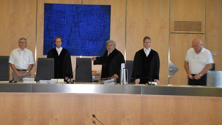 Das hohe Gericht unter Vorsitz von Gerhard Amend Fotos: Ronald Rinklef