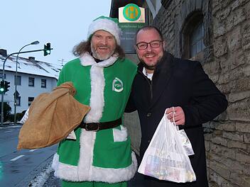 Landkreis Coburg: Bekannter Schauspieler als Nikolaus im Bus - um VGN-Beitritt zu "feiern"