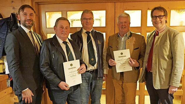 Ehrungen gab es beim Frankenwaldverein Presseck: (von links) Bürgermeister Christian Ruppert, Günther Schmidt, Obmann Jürgen Goller, Ludwig Freiherr von Lerchenfeld und stellvertretender Hauptvorsitzender Roland Wolfrum.
