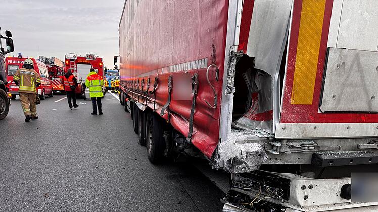 Tödlicher Unfall auf A9 bei Gefrees: Frau wird aus Auto geschleudert