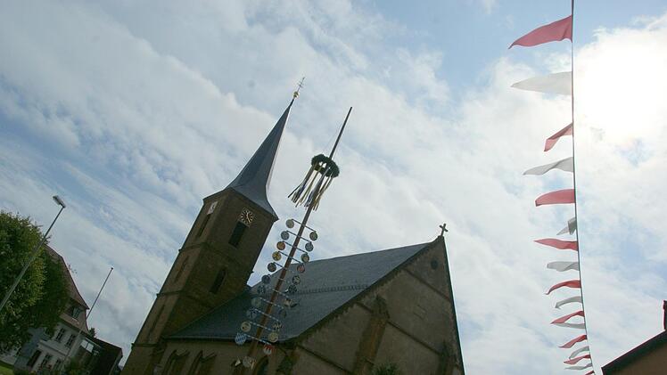Der "Schäätzer" Kirchweihbaum mit Sturmschaden Foto: Joseph Beck