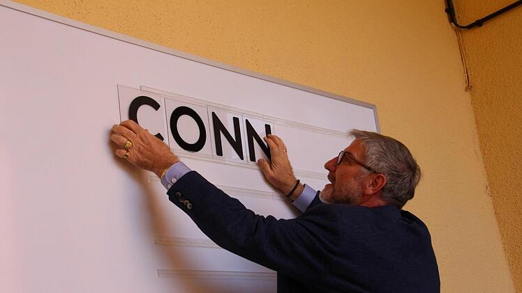 Landrat Michael Busch hatte es schwer mit seinen zwei N. Foto: Simone Bastian