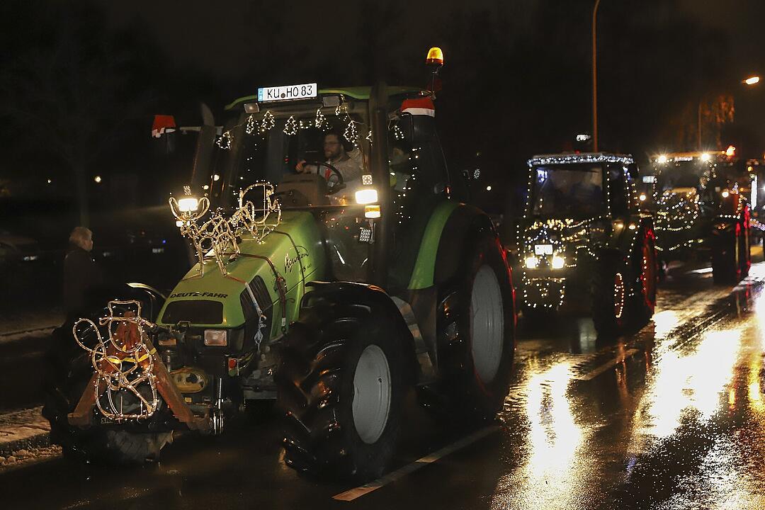 In Kulmbach durfte die beliebte Lichterfahrt der Traktoren stattfinden.