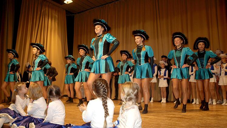 Hübsch sind die Mädels der Flößergarde. Foto: Susanne Deuerling