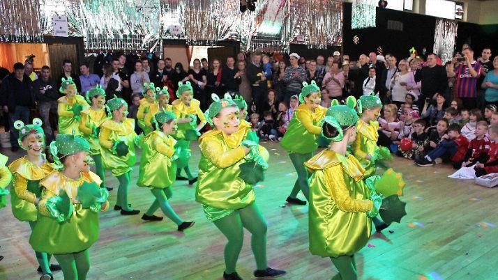Die Minis der "Grazie"-Tanzgruppen begeisterten als Frösche. Foto: Evi Seeger