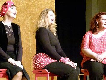 Das Trio "Ladyssimo" sorgte im Alten E-Werk mit Filmmelodien unvergessener Leinwandhelden für mitreißende Momente.  Foto: Marion Krüger-Hundrup