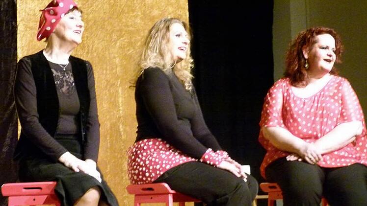 Das Trio "Ladyssimo" sorgte im Alten E-Werk mit Filmmelodien unvergessener Leinwandhelden für mitreißende Momente.  Foto: Marion Krüger-Hundrup