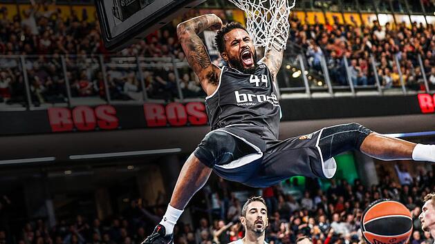 Bryce Taylor will wieder H&ouml;henfl&uuml;ge (wie hier in der Euroleague gegen Barcelona) starten. Fotos: Daniel L&ouml;b