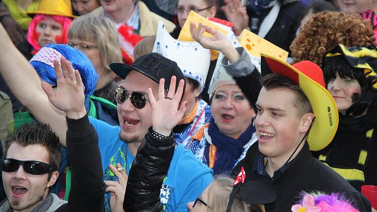 Marktplatztreiben in Stadtsteinach. Foto: Jürgen Gärtner