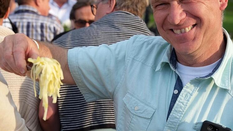 Auch Ramsthals Bürgermeister Alfred Gündling war unter den Brückengästen anzutreffen.Foto: Gerd Schaar