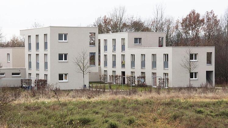 Am Eggolsheimer Weg 4 kümmert sich der Fachdienst für Wohnungsnot um Menschen, die keine Bleibe mehr haben. 125 Obdachlose leben in Forchheim, die 56 Plätze im Haus für Wohnungsnot (Bild) sind längst ausgebucht. Foto: Josef Hofbauer