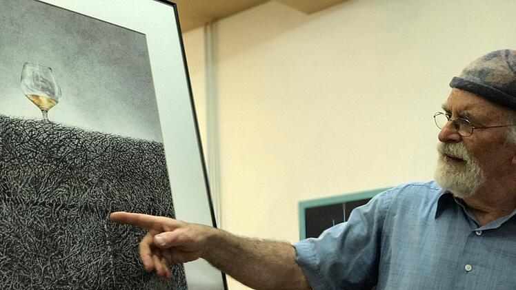 Helmut Droll präsentierte in seinem Vortrag die Sehnsucht als Triebfeder in der Kunst im Hammelburger Kunst-Kaufhaus.  Foto: Jacqueline Vera Mihm