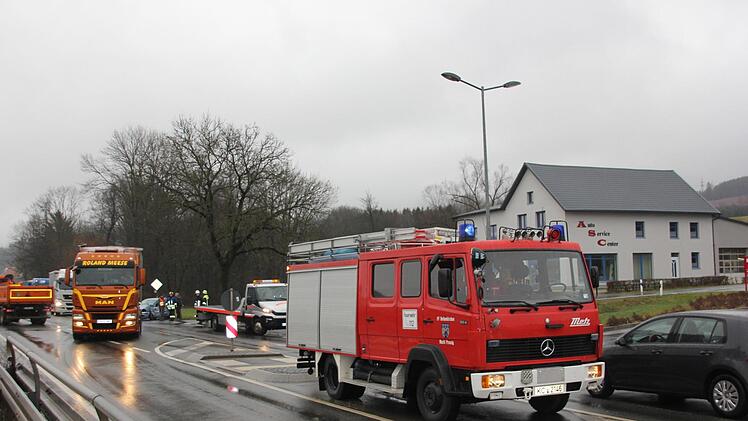 Etwa 25 Feuerwehrleute der Wehren Pressig und Rothenkirchen waren im Einsatz. Foto: Andreas Schmitt
