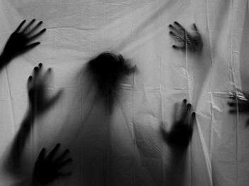 Eine Tankstelle im oberpf&auml;lzischen Dietfurt (Kreis Neumarkt) wurde am Samstag von zwei vermummten und bewaffneten T&auml;tern &uuml;berfallen. Symbolbild: Pixabay/nmagwood