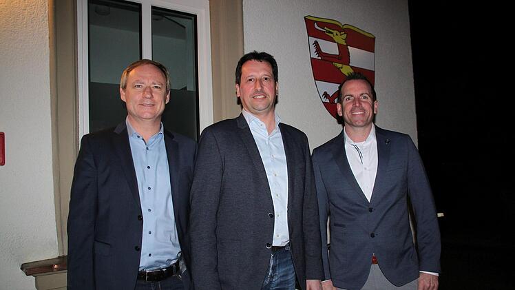 Bernd Stöth (links) gratuliert als Verlierer den beiden Kontrahenten Oliver Lukaschewitsch (Mitte) und René Gerner - wegen Corona natürlich ohne Händedruck.Kerstin Väth