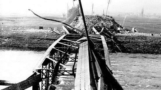 Als völlig überflüssig erwies sich die Sprengung der Mainbrücke nach Sand, wenige Stunden später kamen die US-Truppen über die  Hohe Wann nach Zeil.