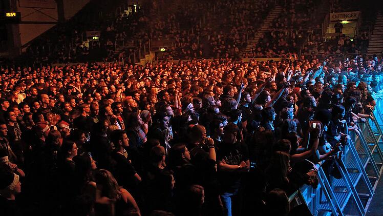 Über 5000 Zuschauer in der Brose-Arena in Bamberg. Foto: Christan Langer