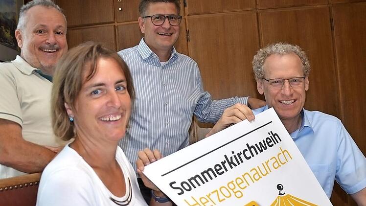 Die Organisatoren freuen sich auf die 67. Herzogenauracher Sommerkirchweih (von links): Helmut Biehler, Andrea Pöltl, Gerd Lorenz und German Hacker  Foto: Bernhard Panzer