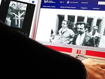 Informationen quer über den Erdball: Die Recherche zu Wolfgang Droege (vorne im Bild rechts) erforderte Geduld. Foto: Stephan Großmann