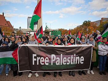 Nahostkonflikt - Pro-Pal&auml;stina-Kundgebung in Berlin
