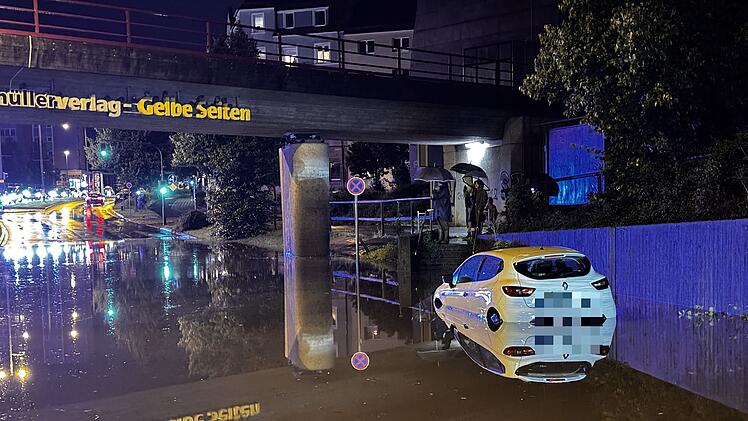 Heftiges Unwetter trifft Franken: Hunderte Einsätze - Krankenhaus und Straßen geflutet