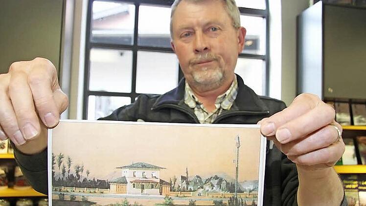 So schmuck sah der Untersteinacher Bahnhof in den Jahren 1854-55 aus . Das beweist das Bild, das Experte Dieter Geyer hier zeigt. Foto: Sonja Adam