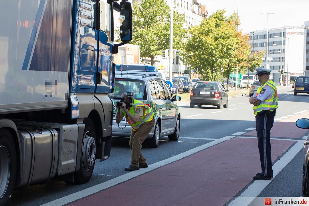 Fußgängerin stirbt bei Unfall in Nürnberg