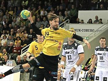 Steffen Coßbau traf auch gegen Kiel, verwarf aber in der Anfangsphase gleich den ersten Siebenmeter. Die Gäste siegten am Ende mit 23:30. Fotos: Iris Bilek