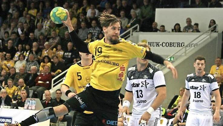 Steffen Coßbau traf auch gegen Kiel, verwarf aber in der Anfangsphase gleich den ersten Siebenmeter. Die Gäste siegten am Ende mit 23:30. Fotos: Iris Bilek