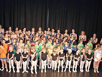 Insgesamt traten 90 kleine und große Tänzer bei der Vorführung auf.