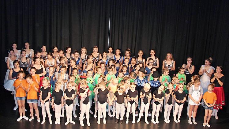 Insgesamt traten 90 kleine und große Tänzer bei der Vorführung auf.