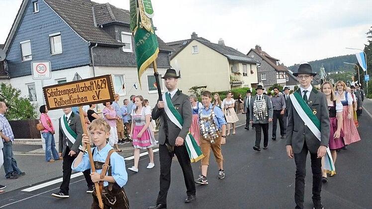 Der Patenverein der SG Rothenkirche3n mit Jungschützenkönig Johannes Müller und Schützenkönig Emil Müller Foto: Karl-Heinz Hofmann