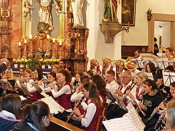Das Weihnachtskonzert in der Pfarrkirche St. Bartholomäus begeisterte die Besucher.