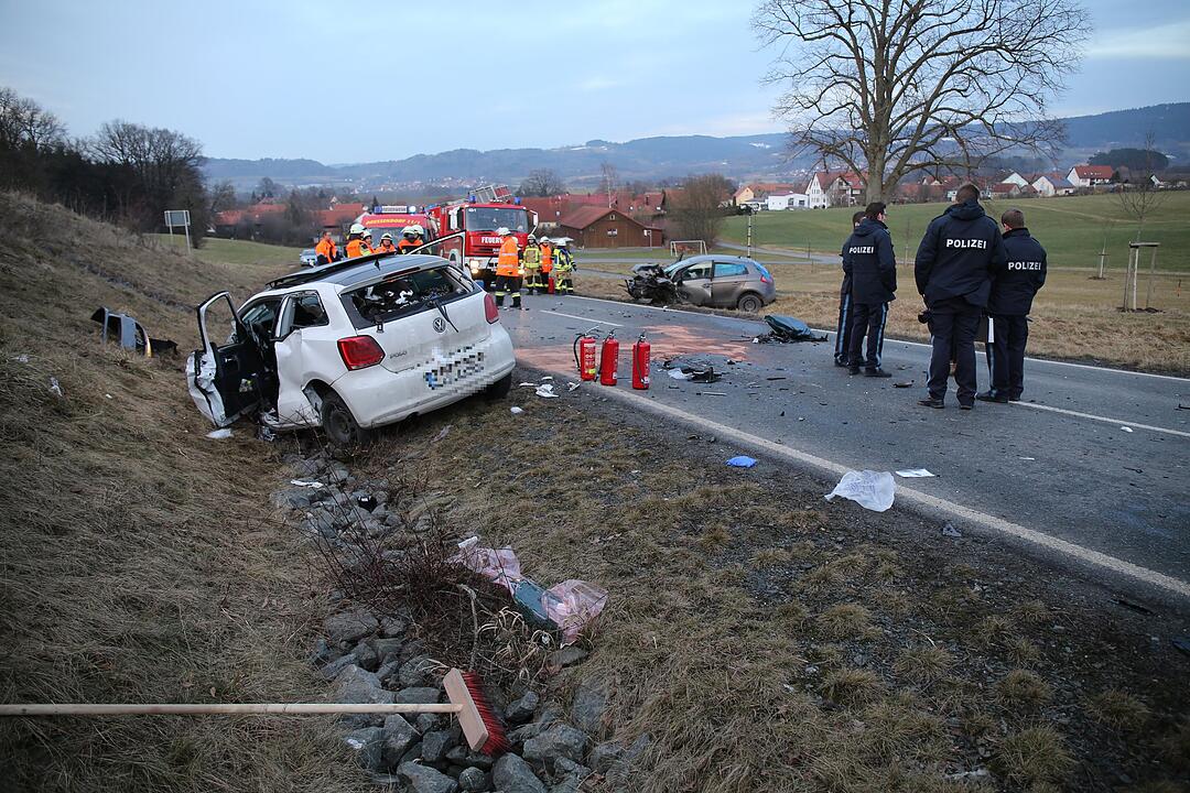 Frau stirbt nach Frontalcrash im Landkreis Bayreuth