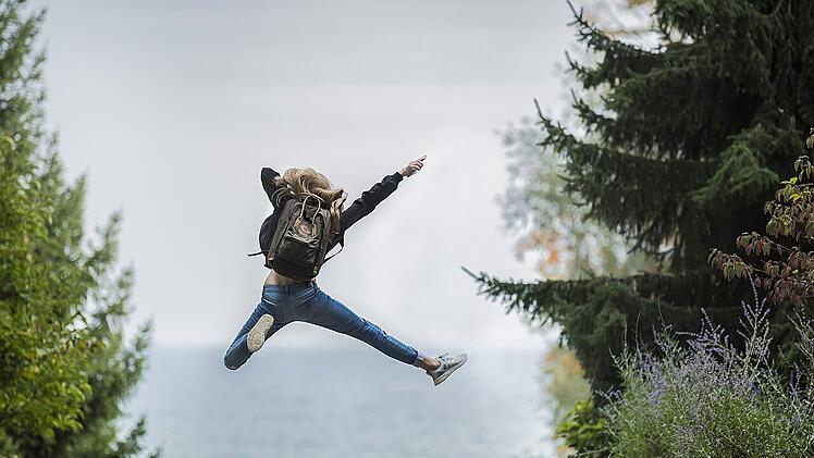 Springen ist eine High-Impact-Übung, die einfach und überall durchgeführt werden kann.