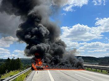 Ludwigsstadt: Jugendfeuerwehr fährt auf A73 zu Jubiläumsfeier - und muss plötzlich selbst tätig werden