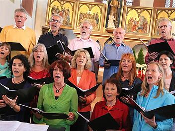 Die Hammelburger Gesangs- und Instrumentalgruppe feierte ihr 50-jähriges Bestehen mit einem großen Konzert. Seit Beginn sind bei GuIG familiäre und freundschaftliche Verbindungen genauso wichtig wie Gesang und Glaube.  Fotos: Gerd Schaar