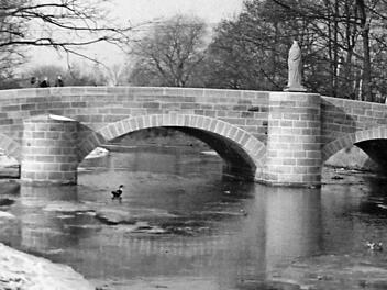 So sah die Steinerne Brücke von 1948 bis 1994 aus  Foto: Archiv