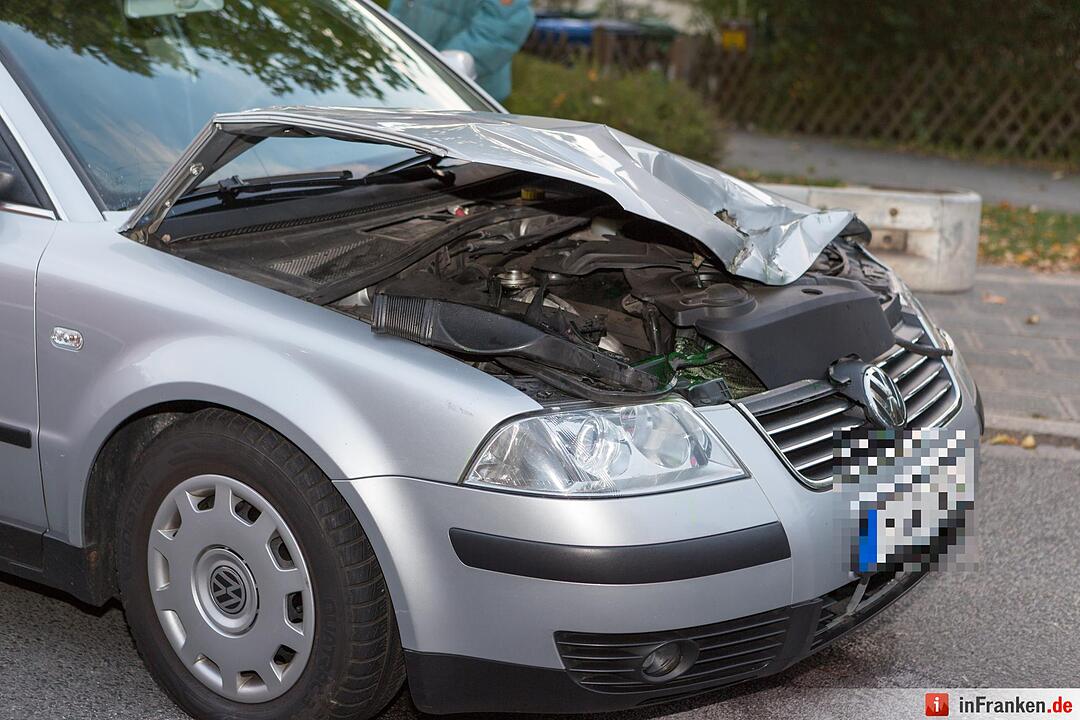 Pkw kollidiert mit Regionalbahn