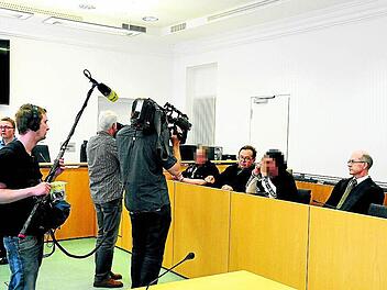 Vor der Urteilsverkündung am Freitag im Hanauer Landgericht . Foto: Andreas Ungermann