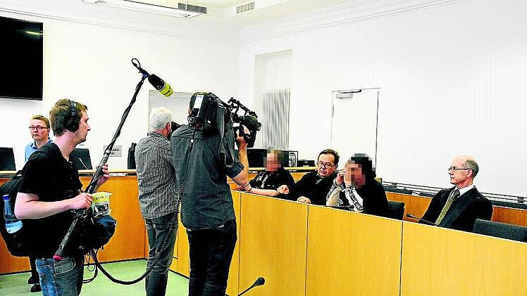 Vor der Urteilsverkündung am Freitag im Hanauer Landgericht . Foto: Andreas Ungermann