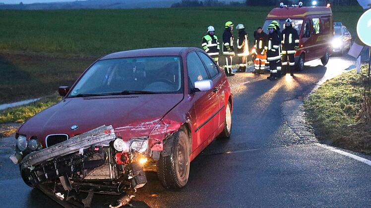 An einem unbeschränktem Bahnübergang zwischen Coburg und Bad Rodach kam es am Donnerstagmorgen zu einem Unfall zwischen einem Zug und einem Auto. Foto: Stelzner