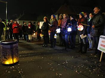Etwa 400 Menschen stellten sich im oberfr&auml;nkischen Wunsiedel rund 200 Rechtsextremen entgegen. Laut Polizei kam es keinen gr&ouml;&szlig;eren Zwischenf&auml;llen w&auml;hrend der Demonstrationen. Foto: News5